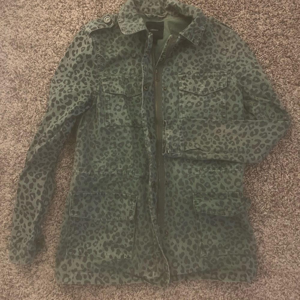 Leopard/Cheetah Military Utility Jacket.Army green with cargo. Straight. Collar.